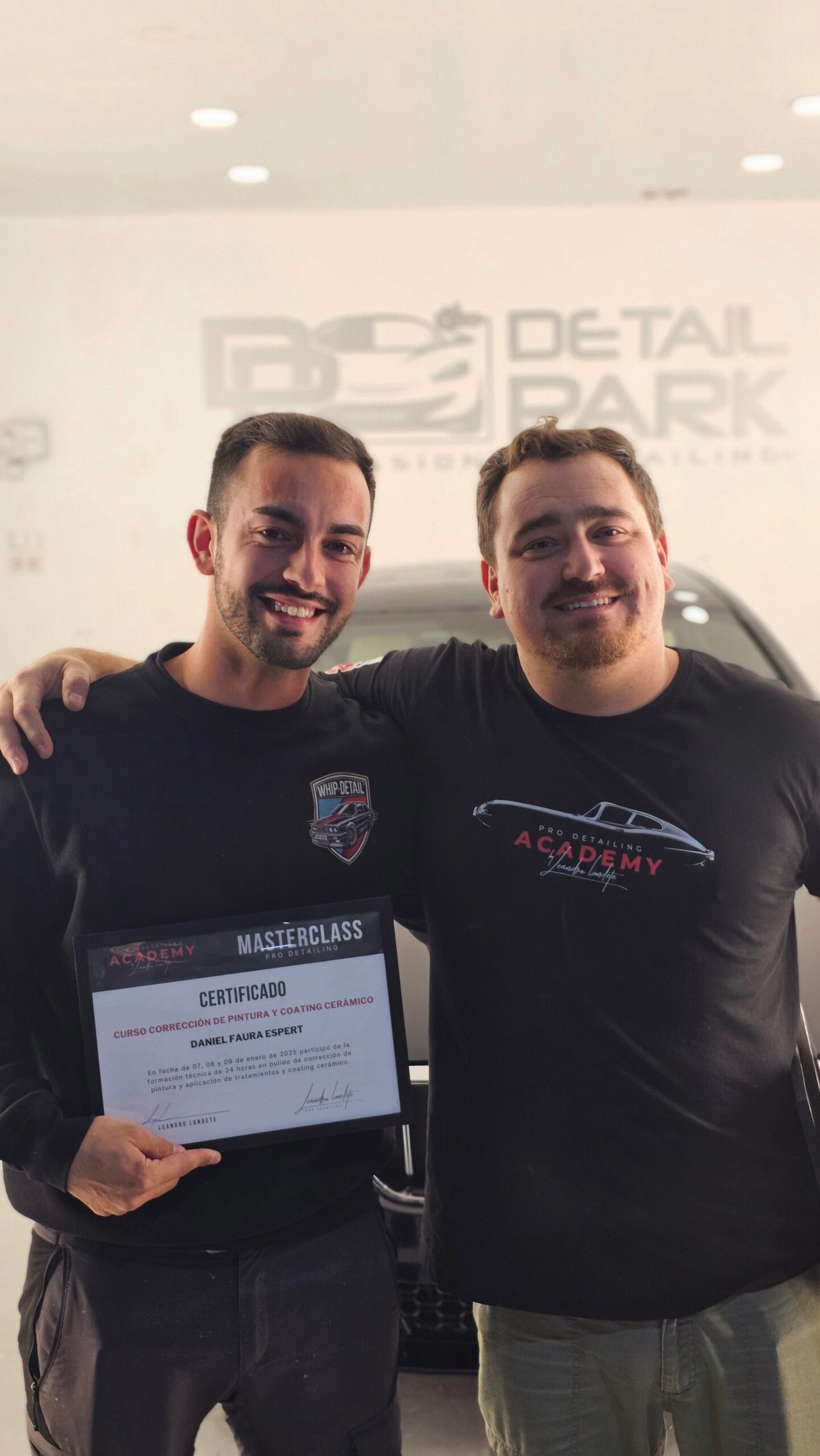 Daniel faura de Whipdetail junto a el mejor detailer de españa leandro landette