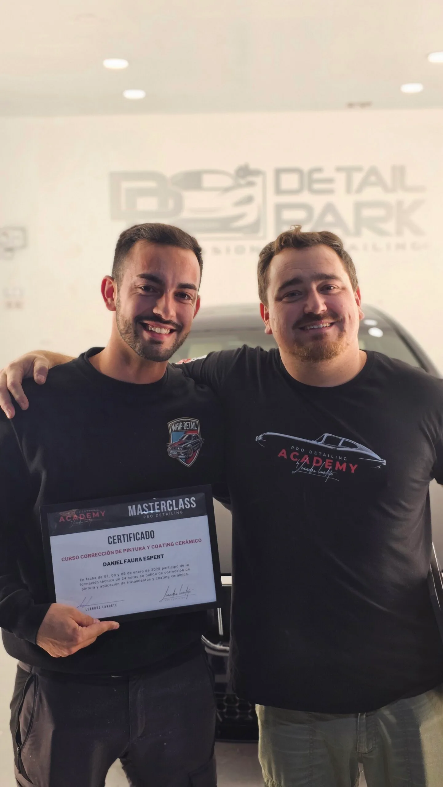 Daniel faura de Whipdetail junto a el mejor detailer de españa leandro landette