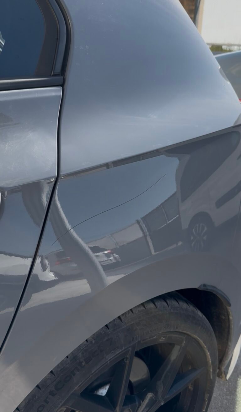 reparar raya hecha con llave a un coche